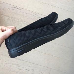 WORN ONCE- SKETCHERS ARCHFIT SUPPORT